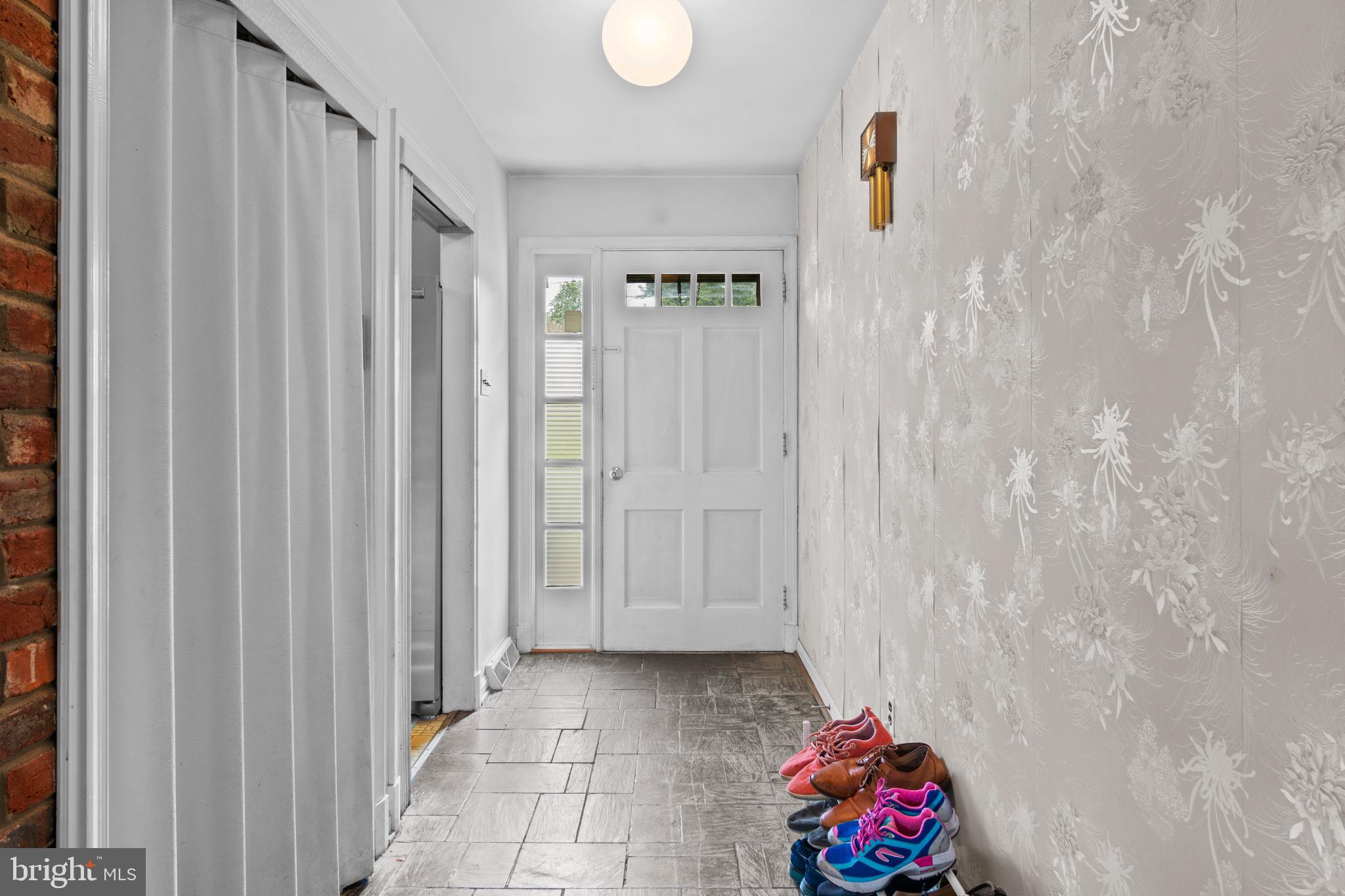 4921 Enterprise Road Bowie, MD 20720 - Photo 4 of 31 Entryway