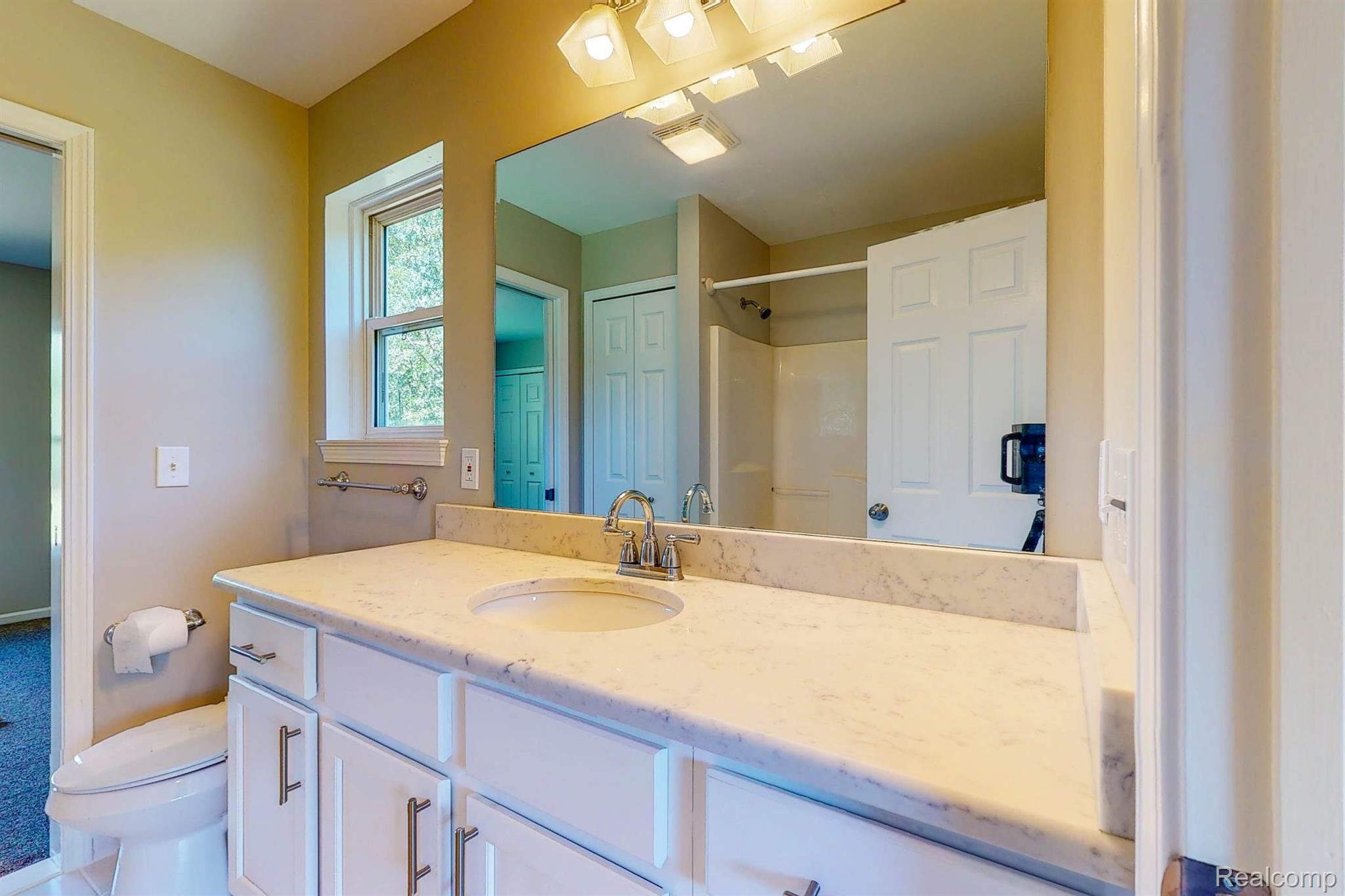 6939 Sanford Road Howell, MI 48855 - Photo 28 of 45 Jack N Jill Full Bath