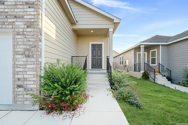 $1,600 | 5234 Winding Streme, St. Hedwig, TX 78152