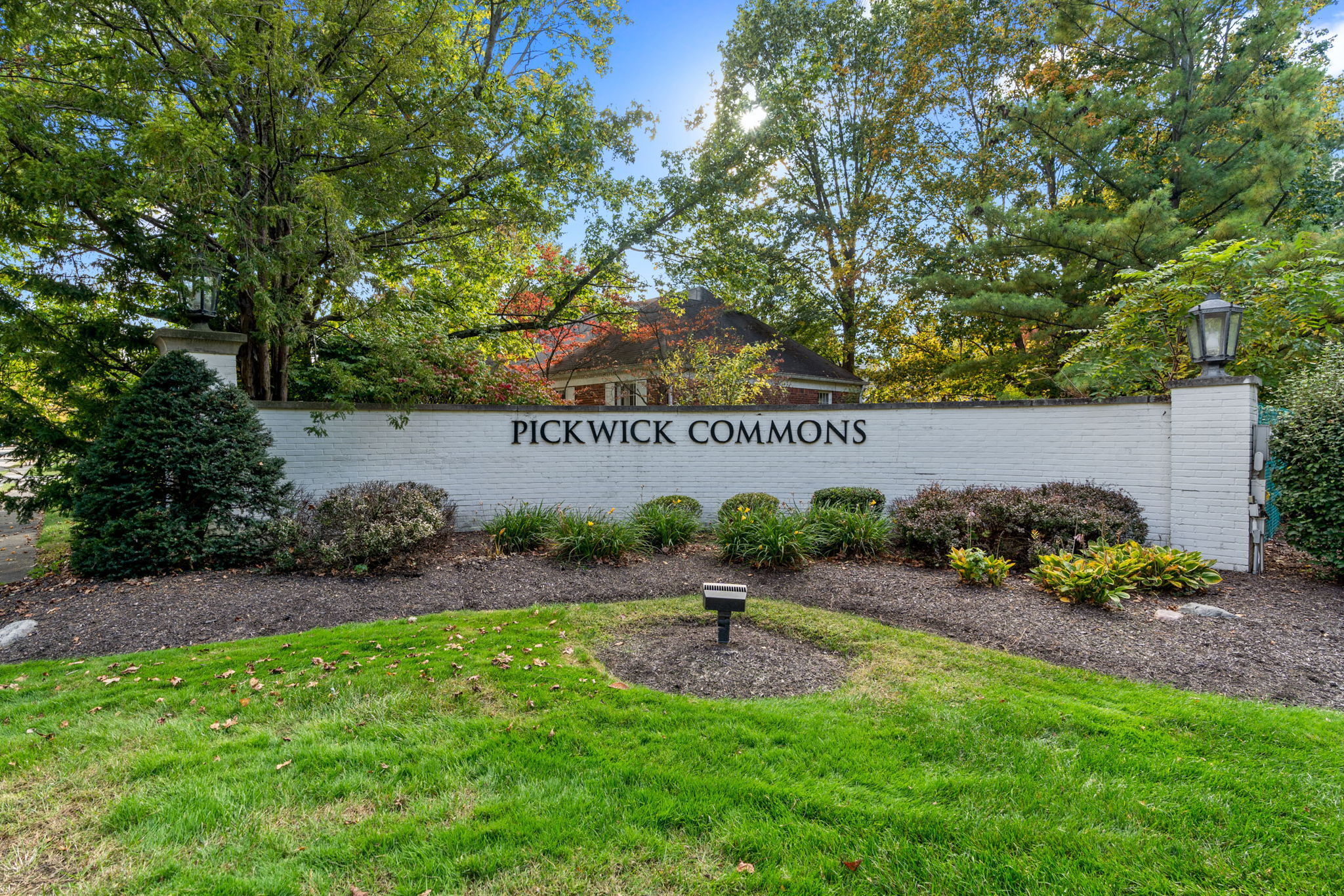 9040 Wickham Road Indianapolis, IN 46260 - Photo 3 of 47 Gallery Image 3