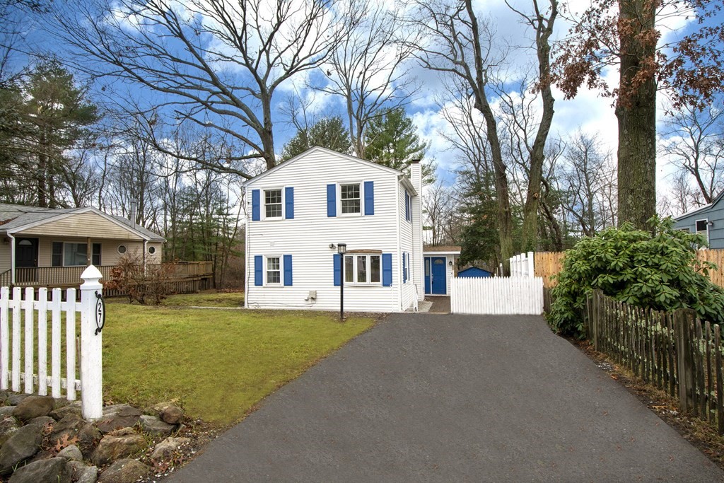 27 South Shore Road Holbrook, MA 02343 - Photo 1 of 37