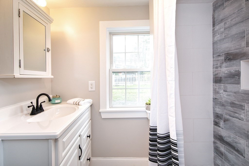 27 South Shore Road Holbrook, MA 02343 - Photo 12 of 37