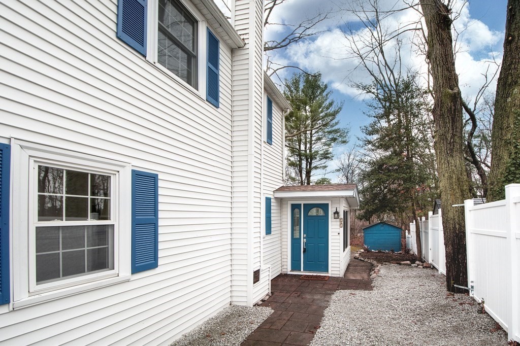 27 South Shore Road Holbrook, MA 02343 - Photo 2 of 37
