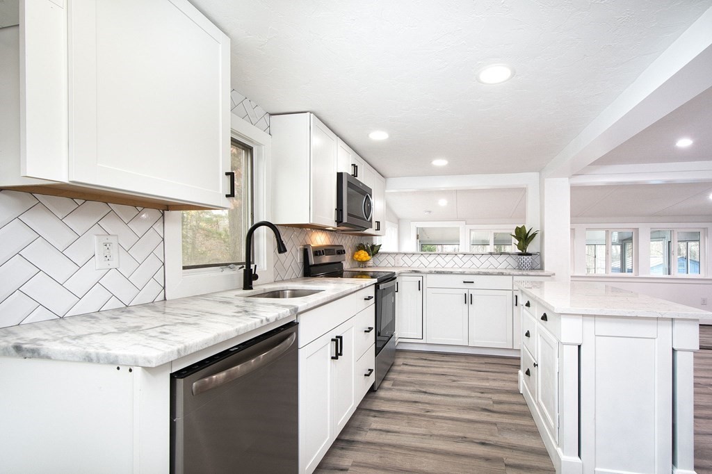 27 South Shore Road Holbrook, MA 02343 - Photo 6 of 37