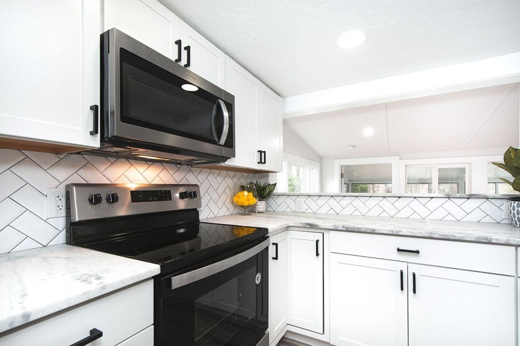 27 South Shore Road Holbrook, MA 02343 - Photo 7 of 37