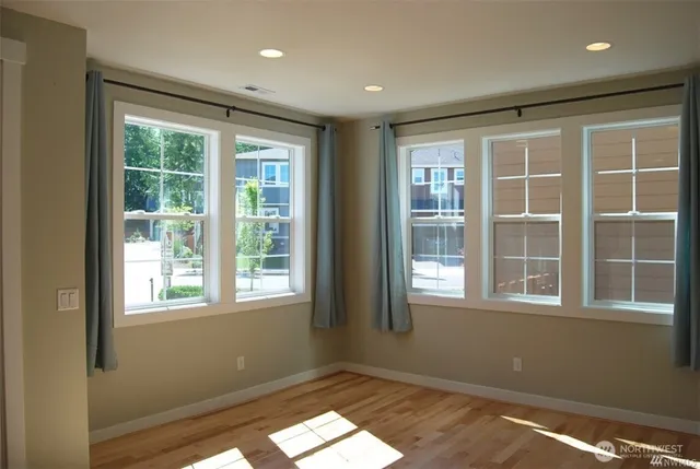 $4,000 | 1596 Northeast Falls Drive, Issaquah, WA 98029