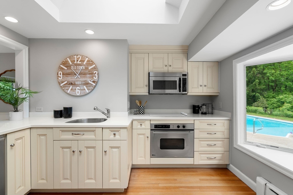 31 Millbrook Road Westwood, MA 02090 - Photo 17 of 39 Gallery Image 17
