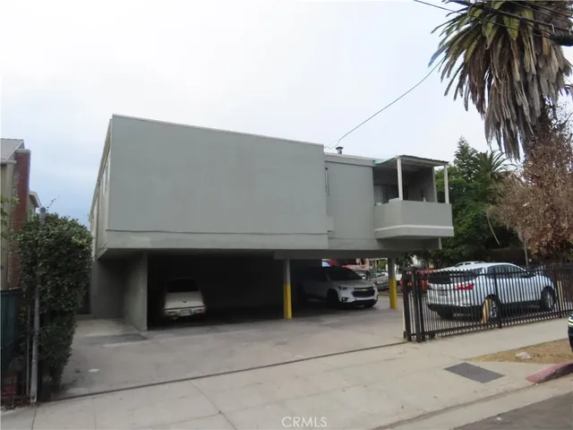 $1,170,000 | 2204 West 26th Place, Los Angeles, CA 90018