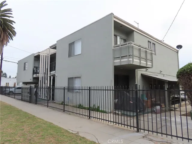 $1,170,000 | 2204 West 26th Place, Los Angeles, CA 90018