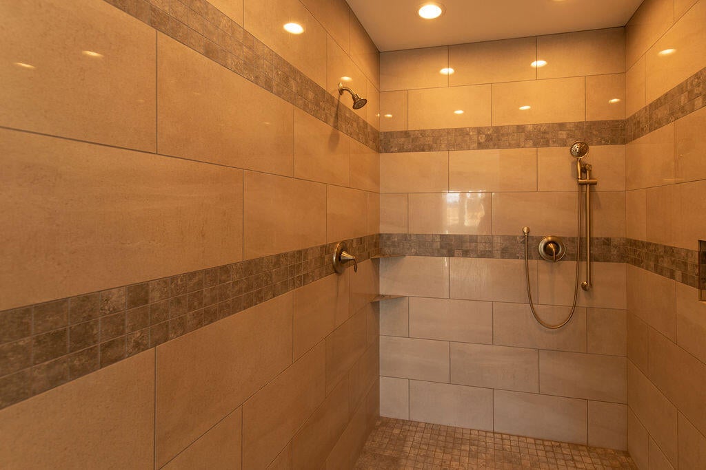 23775 Dodds Road Bend, OR 97701 - Photo 27 of 67 Double shower heads