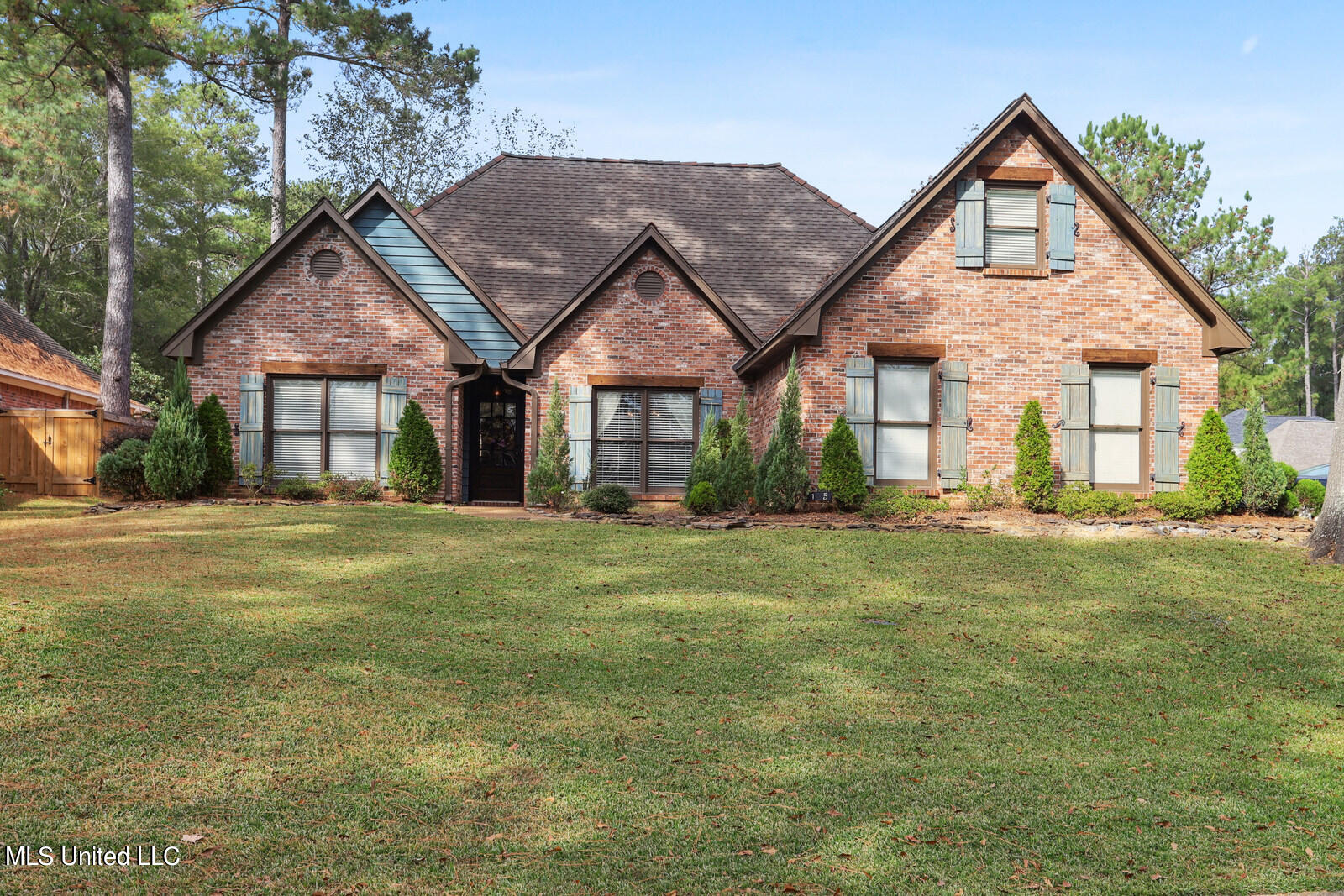 135 Pine Ridge Circle Brandon, MS 39047 - Photo 1 of 20 .