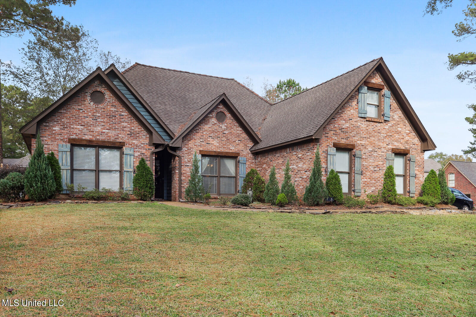 135 Pine Ridge Circle Brandon, MS 39047 - Photo 2 of 20 .