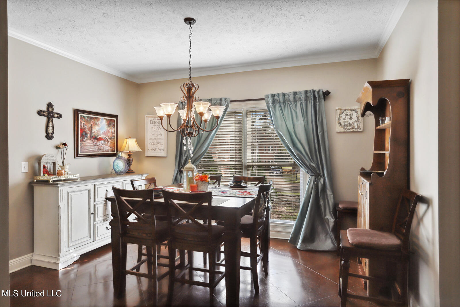 135 Pine Ridge Circle Brandon, MS 39047 - Photo 3 of 20 .