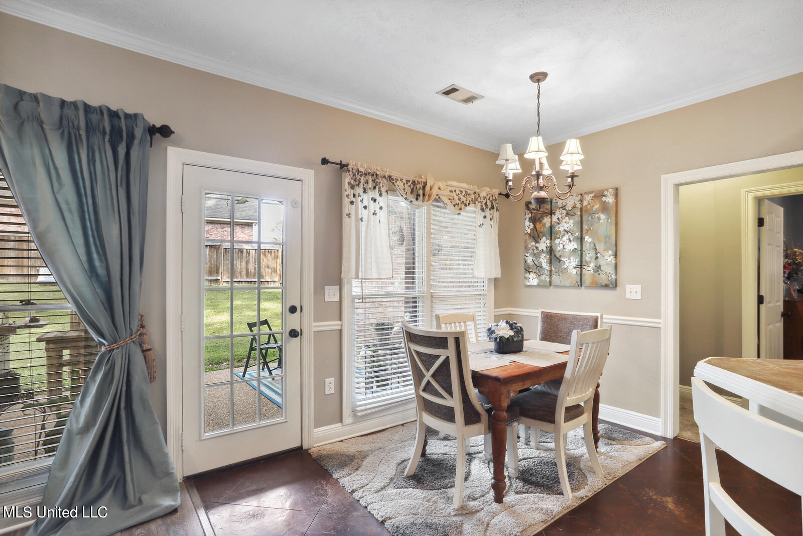 135 Pine Ridge Circle Brandon, MS 39047 - Photo 7 of 20 .