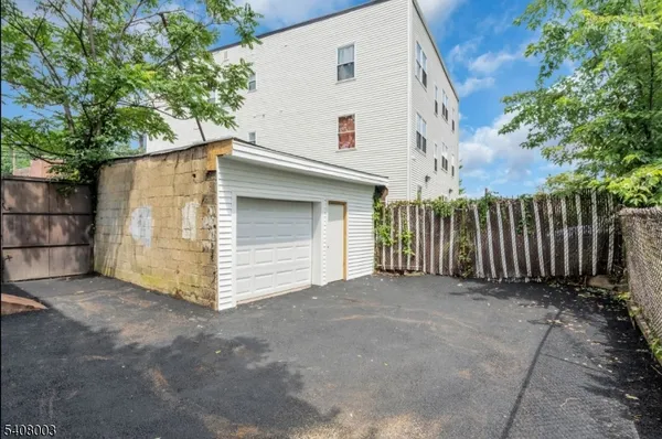 $2,000 | 568 Grove Street, Unit 3, Irvington, NJ 07111