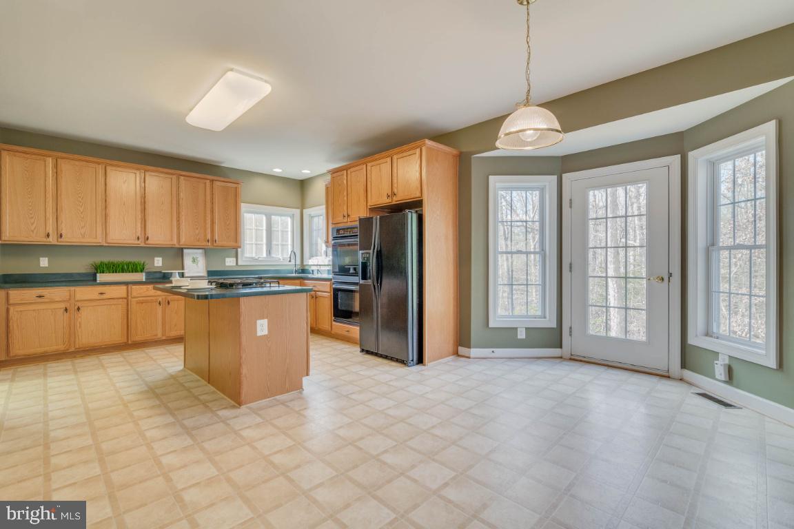 14420 Crawleys Dam Road Goldvein, VA 22720 - Photo 4 of 29 Eat-in Kitchen