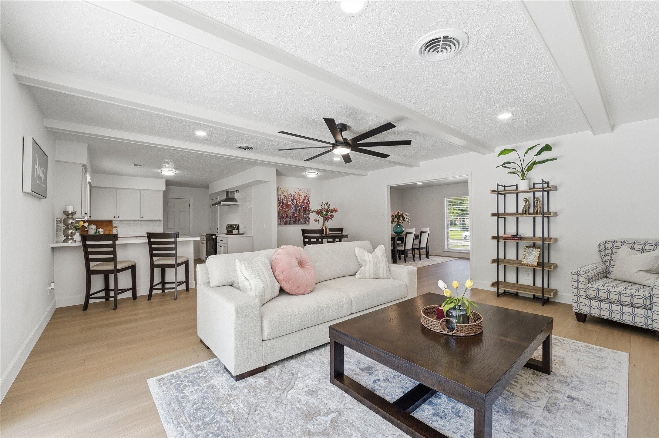 10302 Belfast Road La Porte, TX 77571 - Photo 6 of 30 Living room