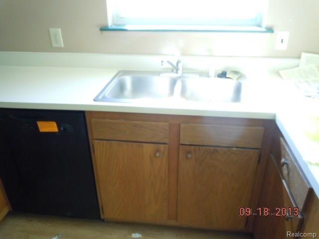 14561 Burt Road Allenton, MI 48002 - Photo 8 of 19 DSCN5735.jpg