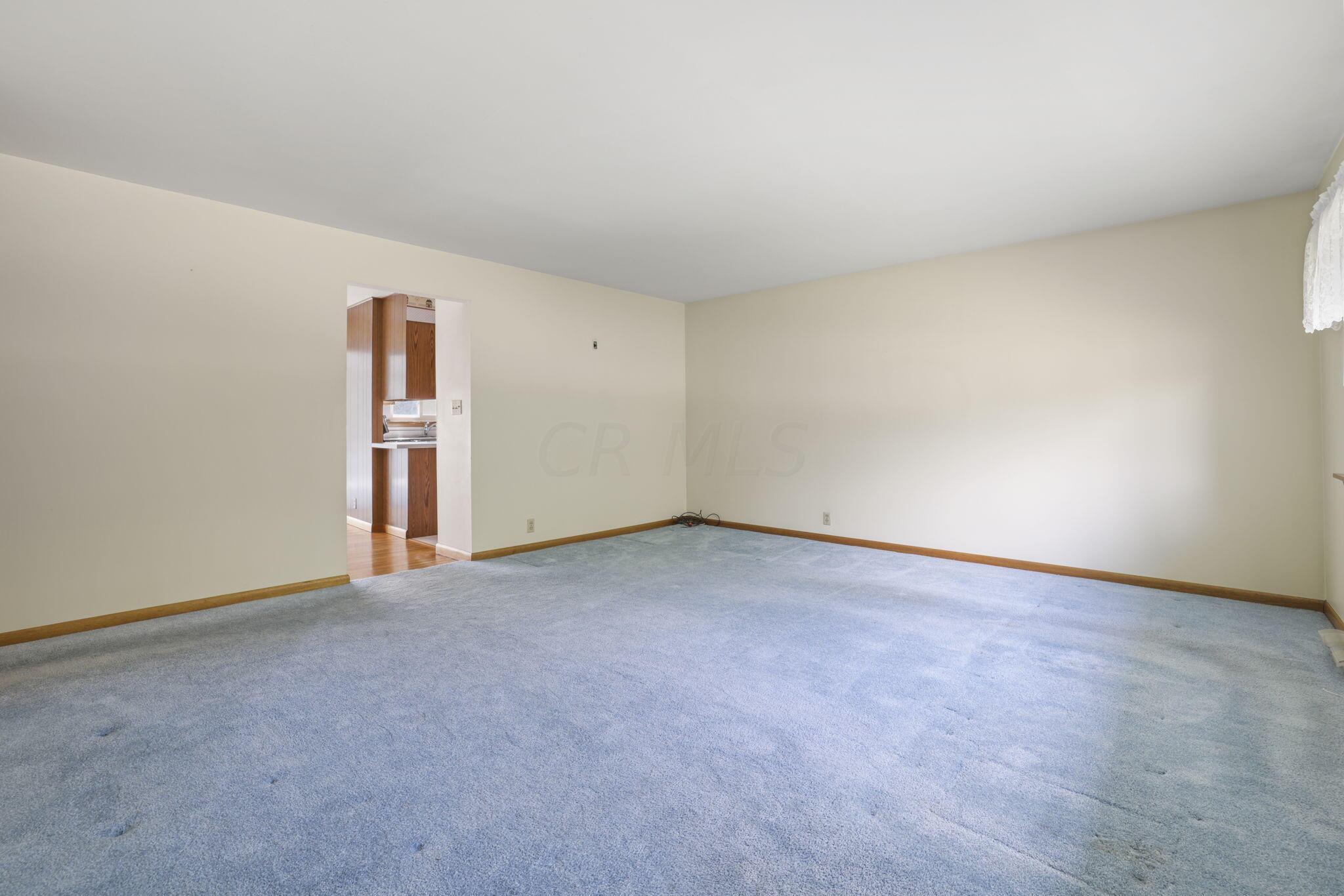702 Sherwick Road Newark, OH 43055 - Photo 3 of 54 Living room