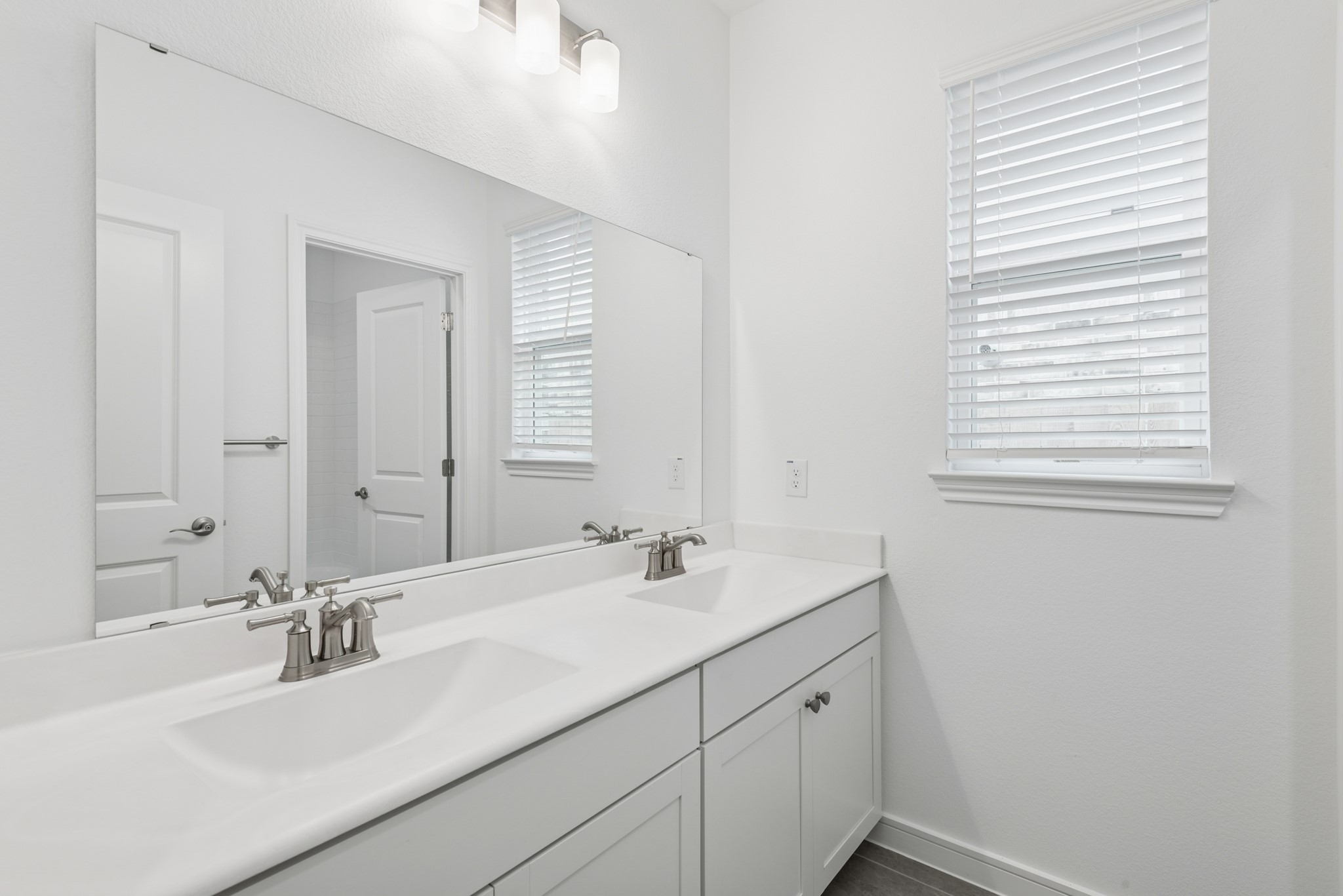 2814 Duchess Drive Rosenberg, TX 77471 - Photo 20 of 39 Hall bath (*Artist rendering used for illustration purposes only.)