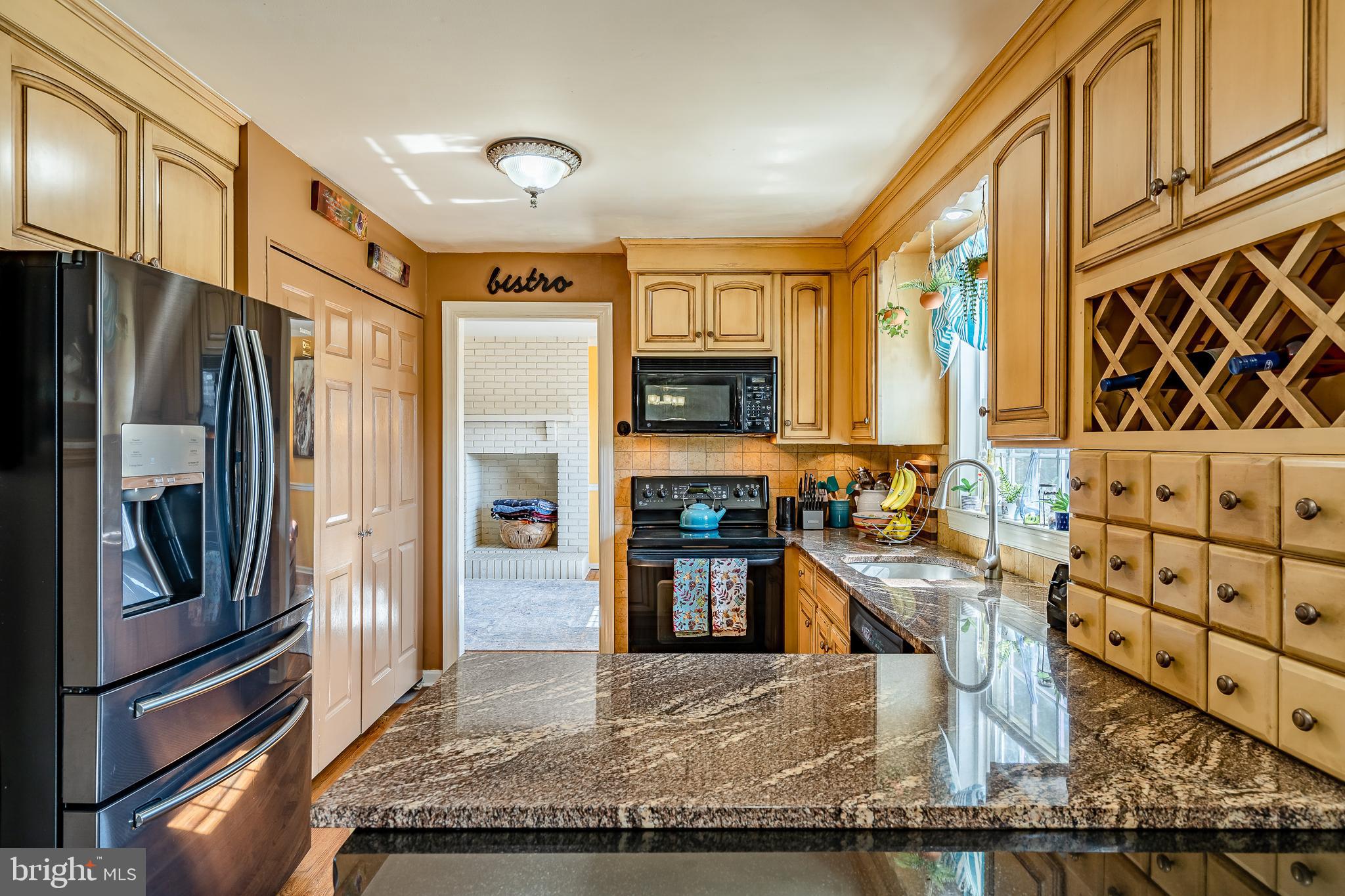 679 Hopewell Road Downingtown, PA 19335 - Photo 12 of 42 Kitchen Breakfast Bar