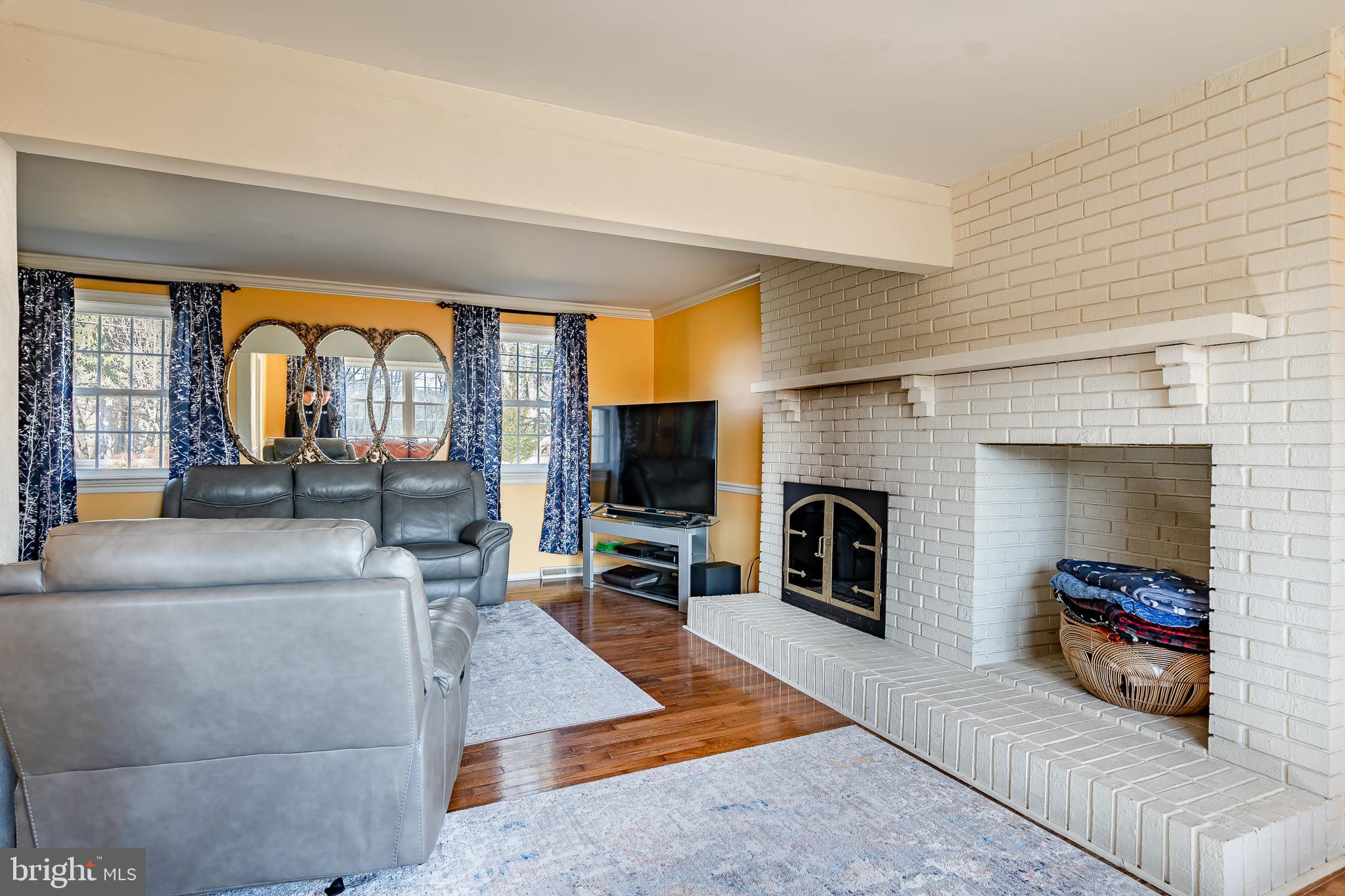 679 Hopewell Road Downingtown, PA 19335 - Photo 9 of 42 Living Room 4