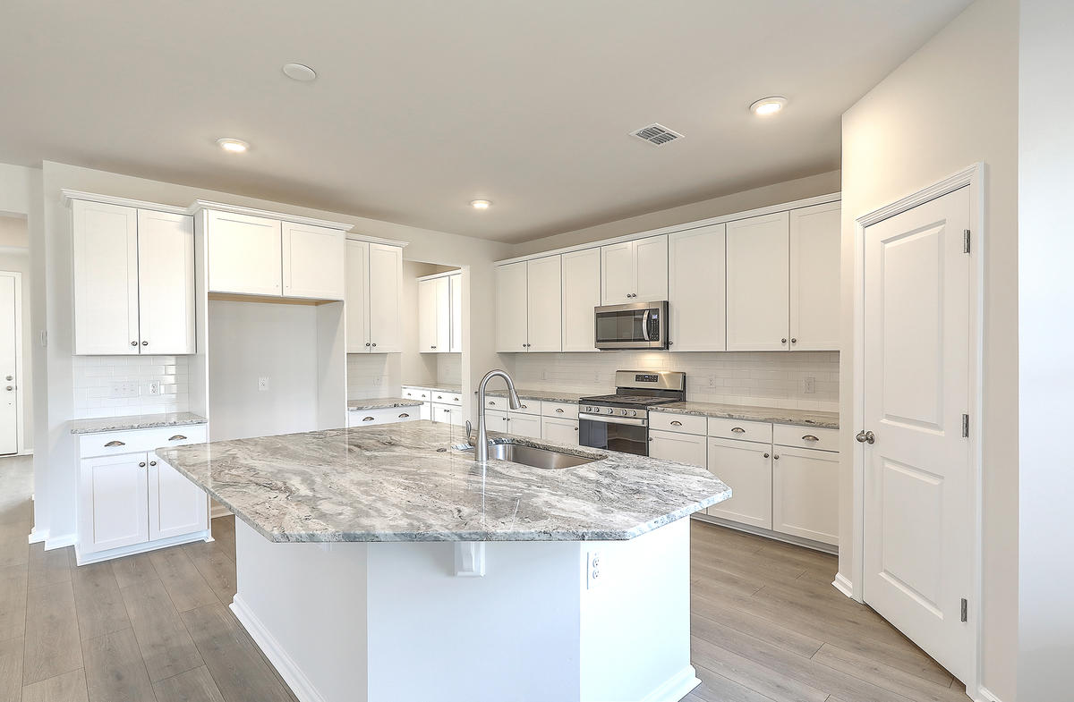 228 Bering Lane Summerville, SC 29486 - Photo 6 of 18 Kitchen