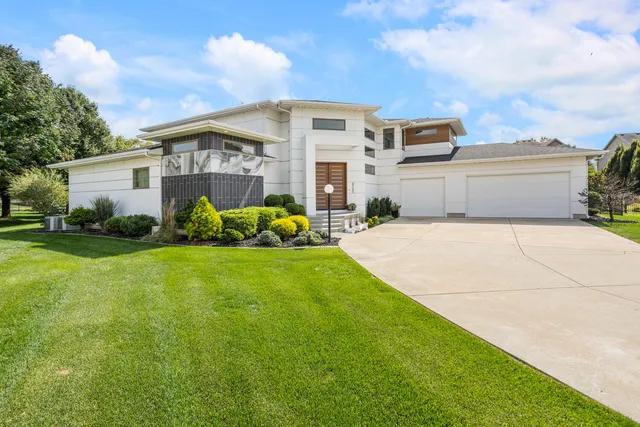 $749,900 | 4700 Chestnut Grove Drive, Champaign, IL 61822