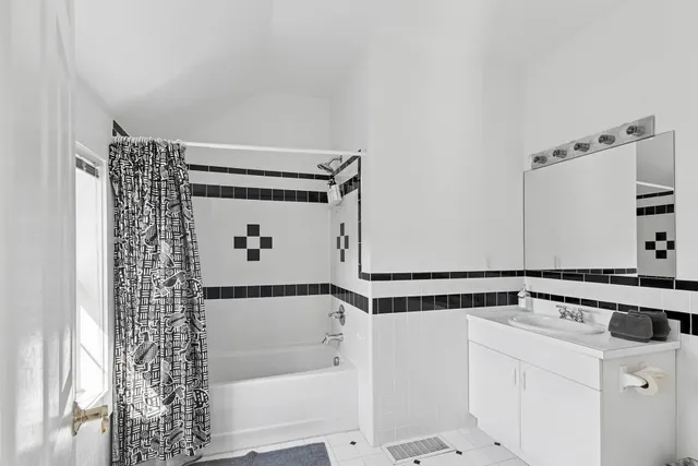 a view of utility room