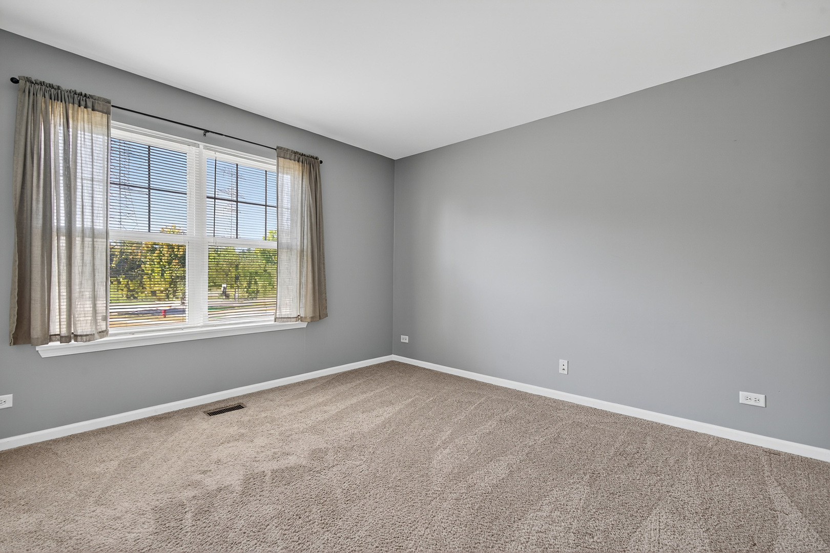 2870 Glacier Way, Unit B Wauconda, IL 60084 - Photo 23 of 35 an empty room with a window