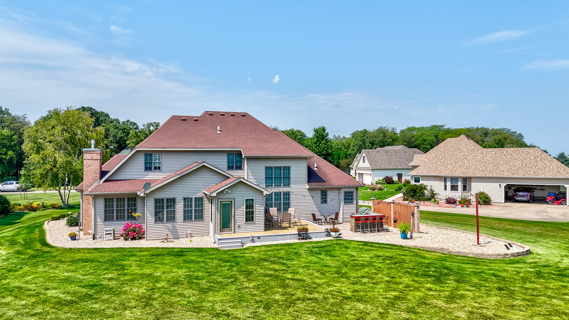 3622 East 1769th Road Ottawa, IL 61350 - Photo 33 of 42 a front view of a house with garden