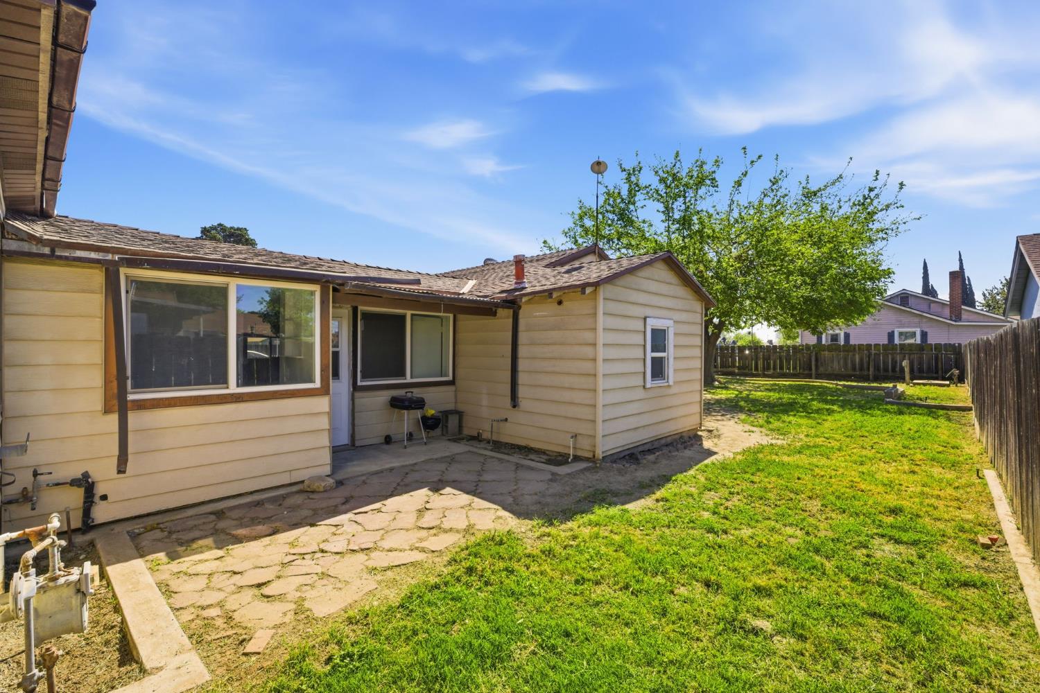 133 Oleander Avenue Lemoore, CA 93245 - Photo 26 of 30 a backyard of a house with table and chairs