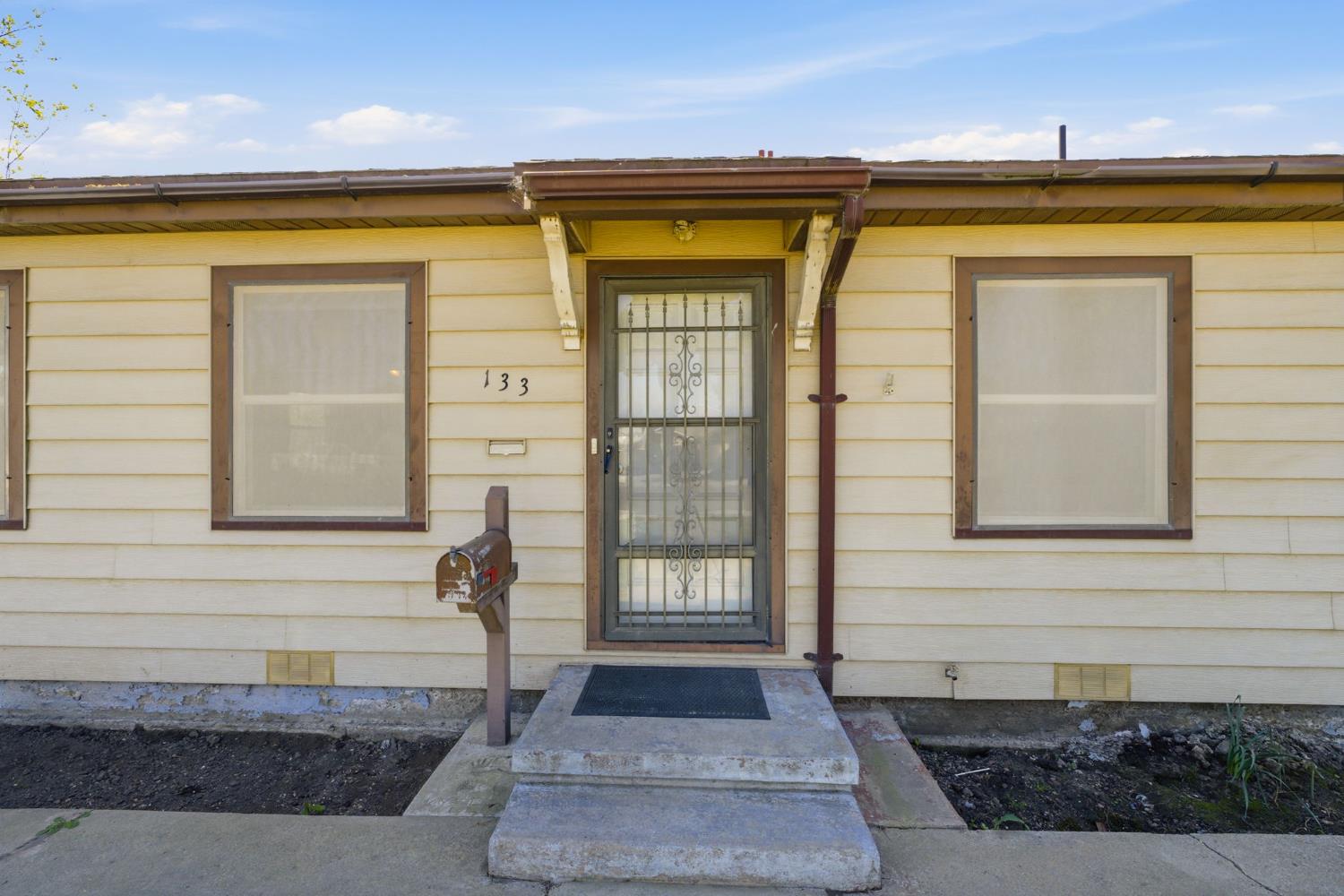 133 Oleander Avenue Lemoore, CA 93245 - Photo 4 of 30 a front view of a house with a yard