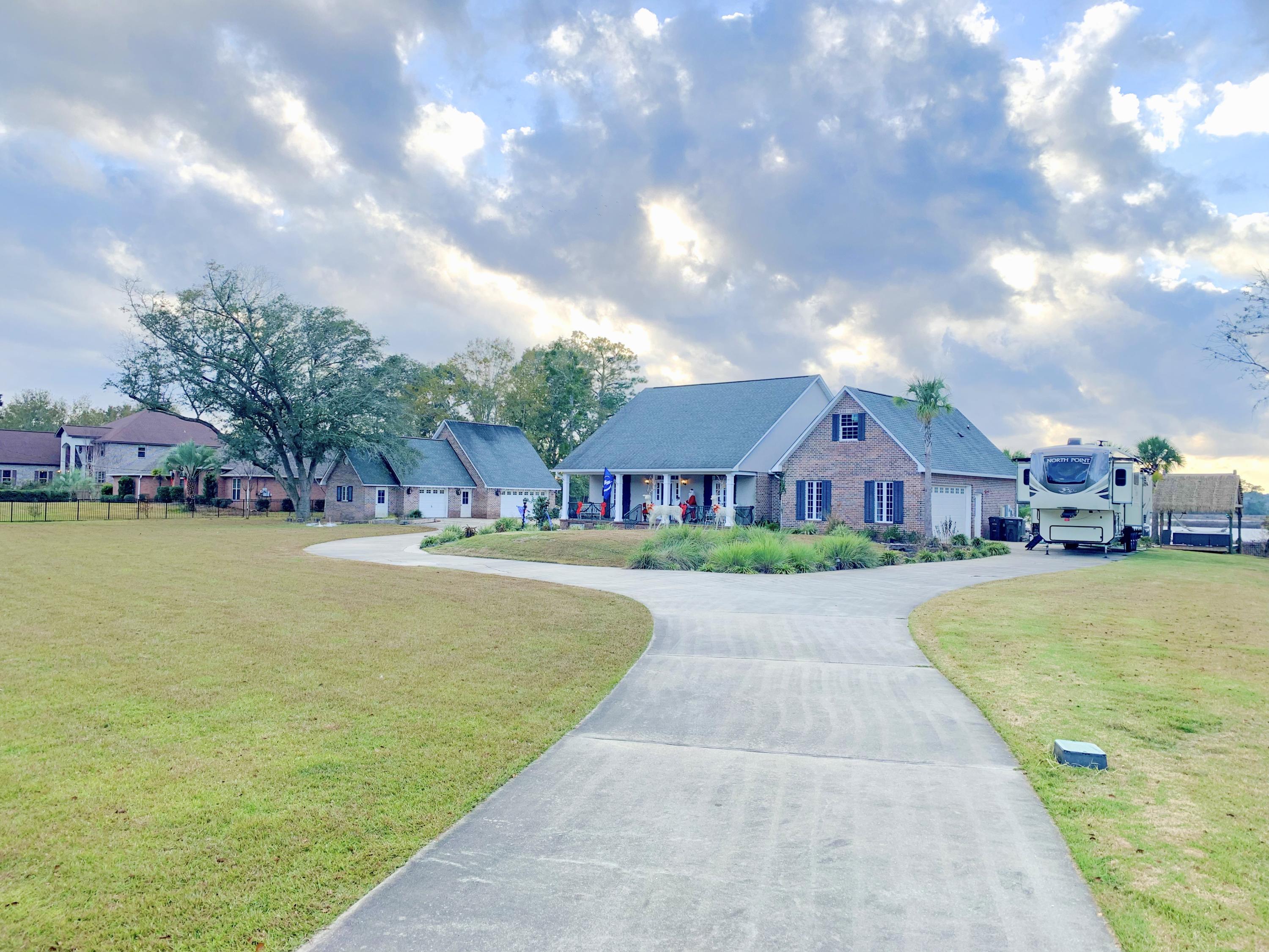 4525 River Ranch Road Milton, FL 32583 - Photo 3 of 34 Front Drive