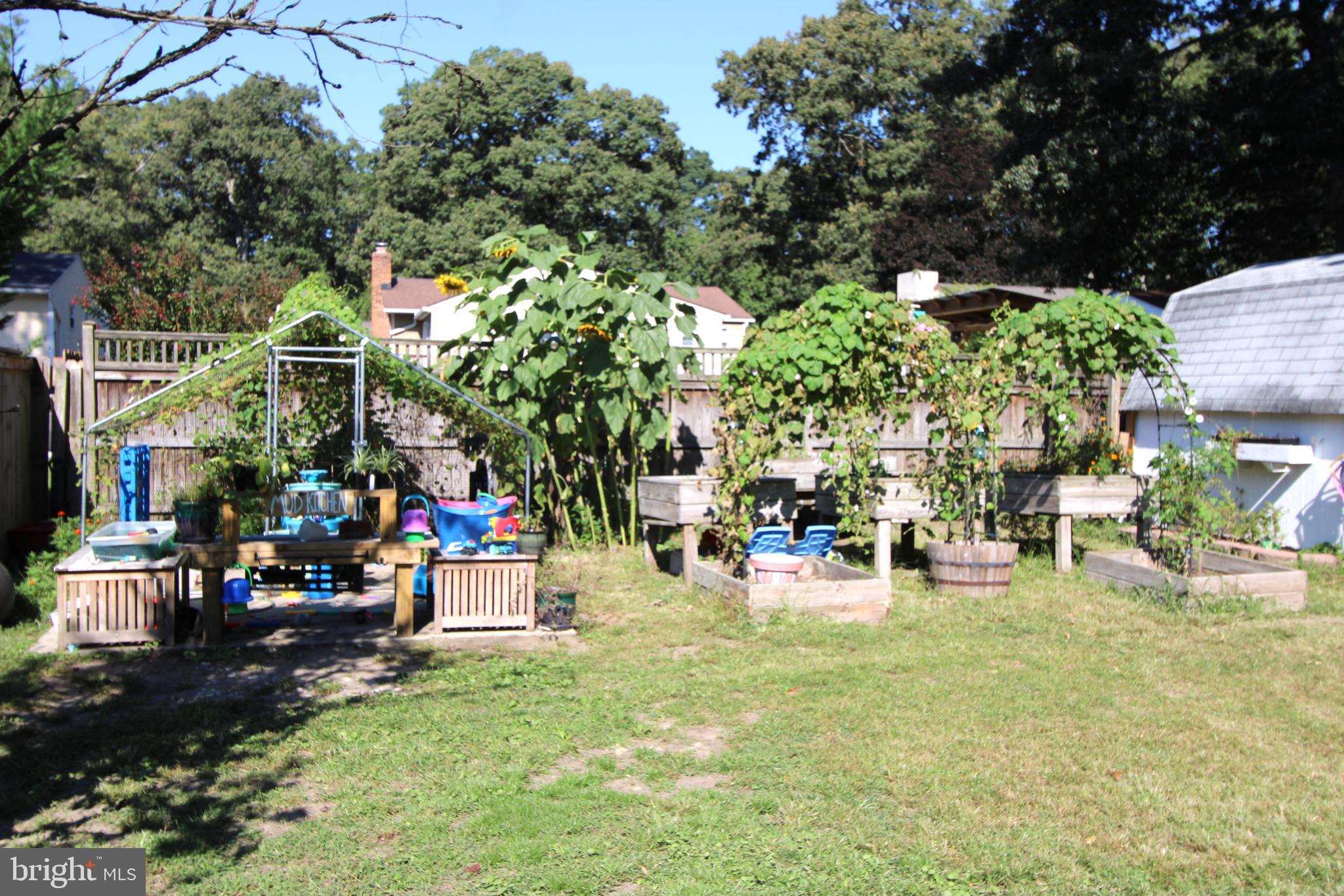 32 Nicholson Drive Pasadena, MD 21122 - Photo 13 of 21 an outdoor space with garden