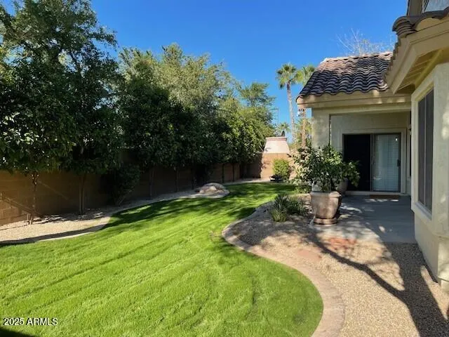 a view of a house with backyard and sitting area