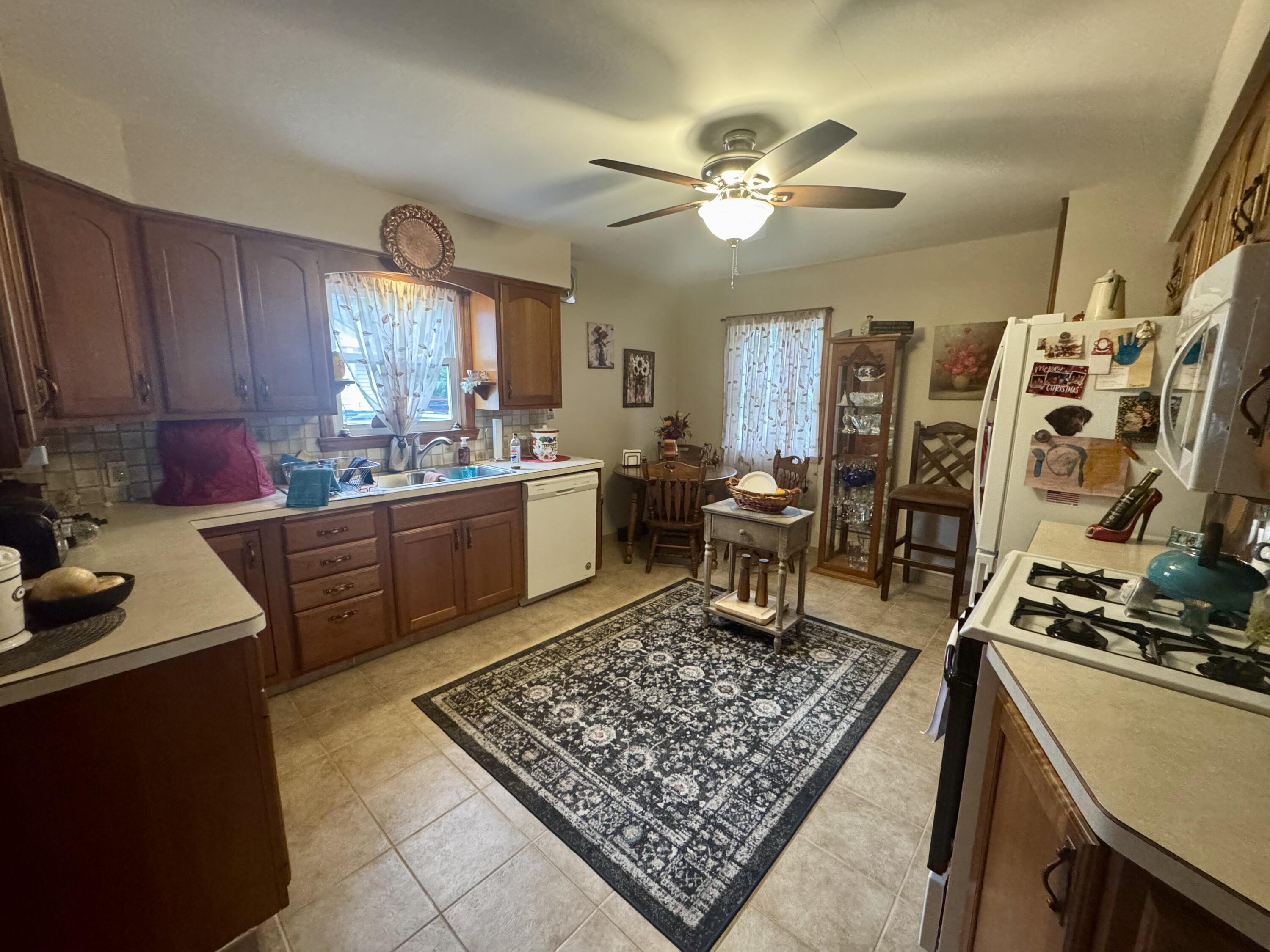 4012 Taft Road Kenosha, WI 53142 - Photo 6 of 34 Lower Kitchen