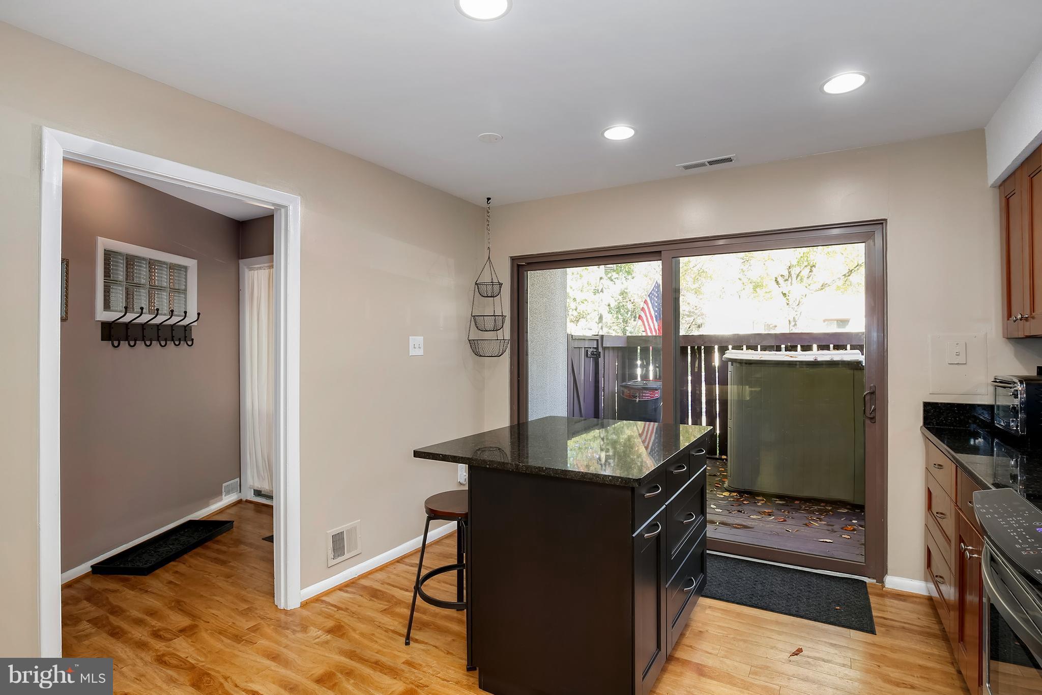 11623 Newbridge Court Reston, VA 20191 - Photo 5 of 30 Interior (General)