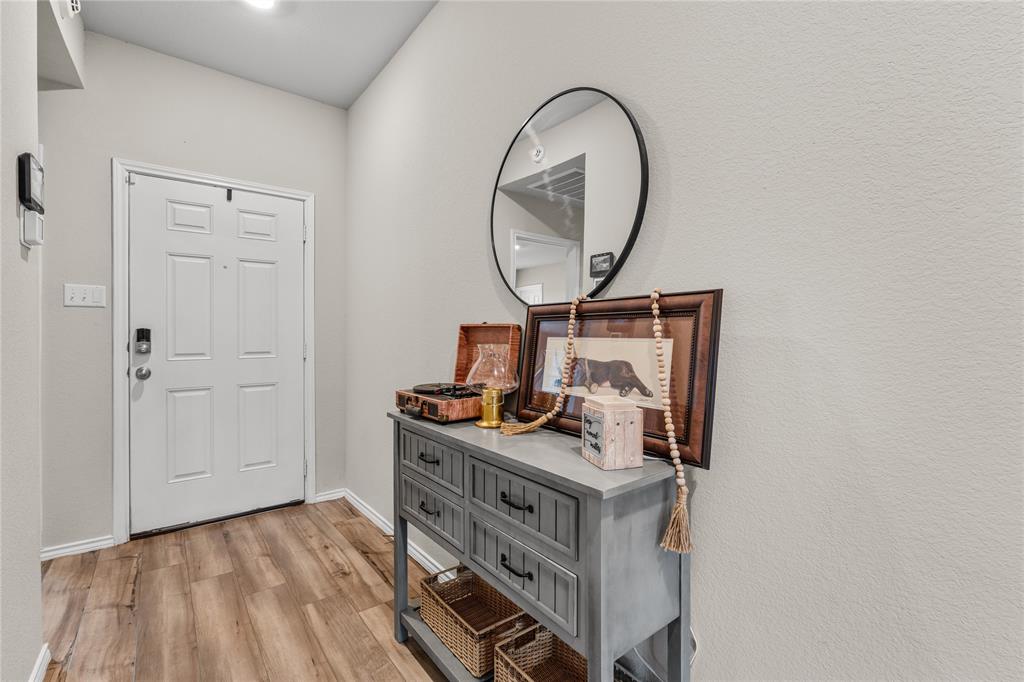 7121 Guadalupe Road Waco, TX 76633 - Photo 6 of 38 a view of a livingroom with furniture