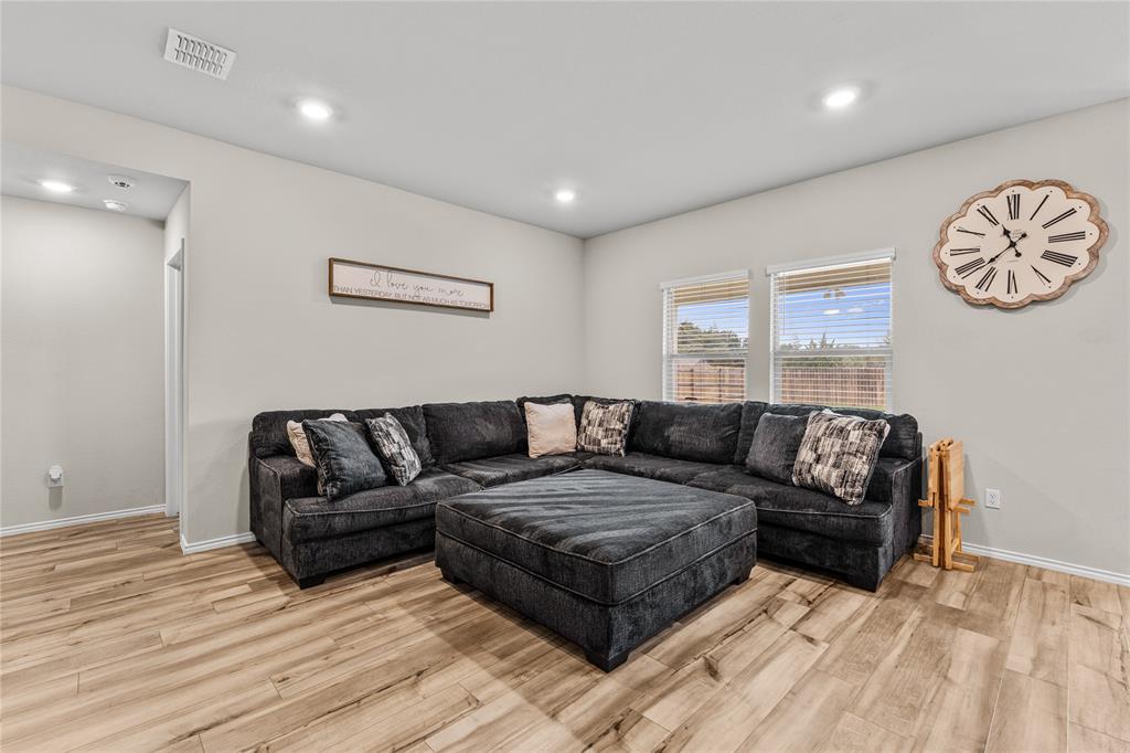 7121 Guadalupe Road Waco, TX 76633 - Photo 8 of 38 a living room with furniture and a window