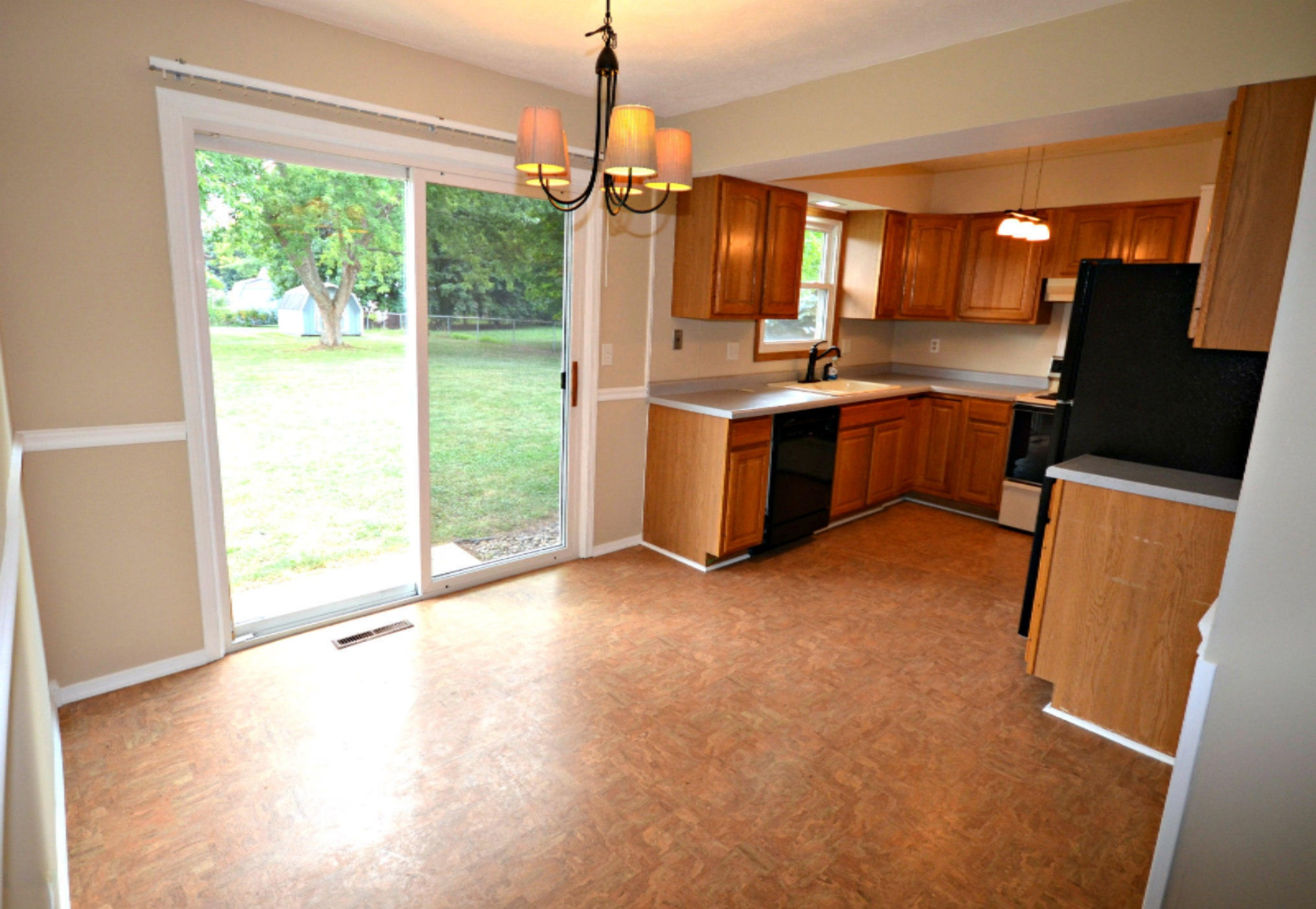 Kitchen & Dining