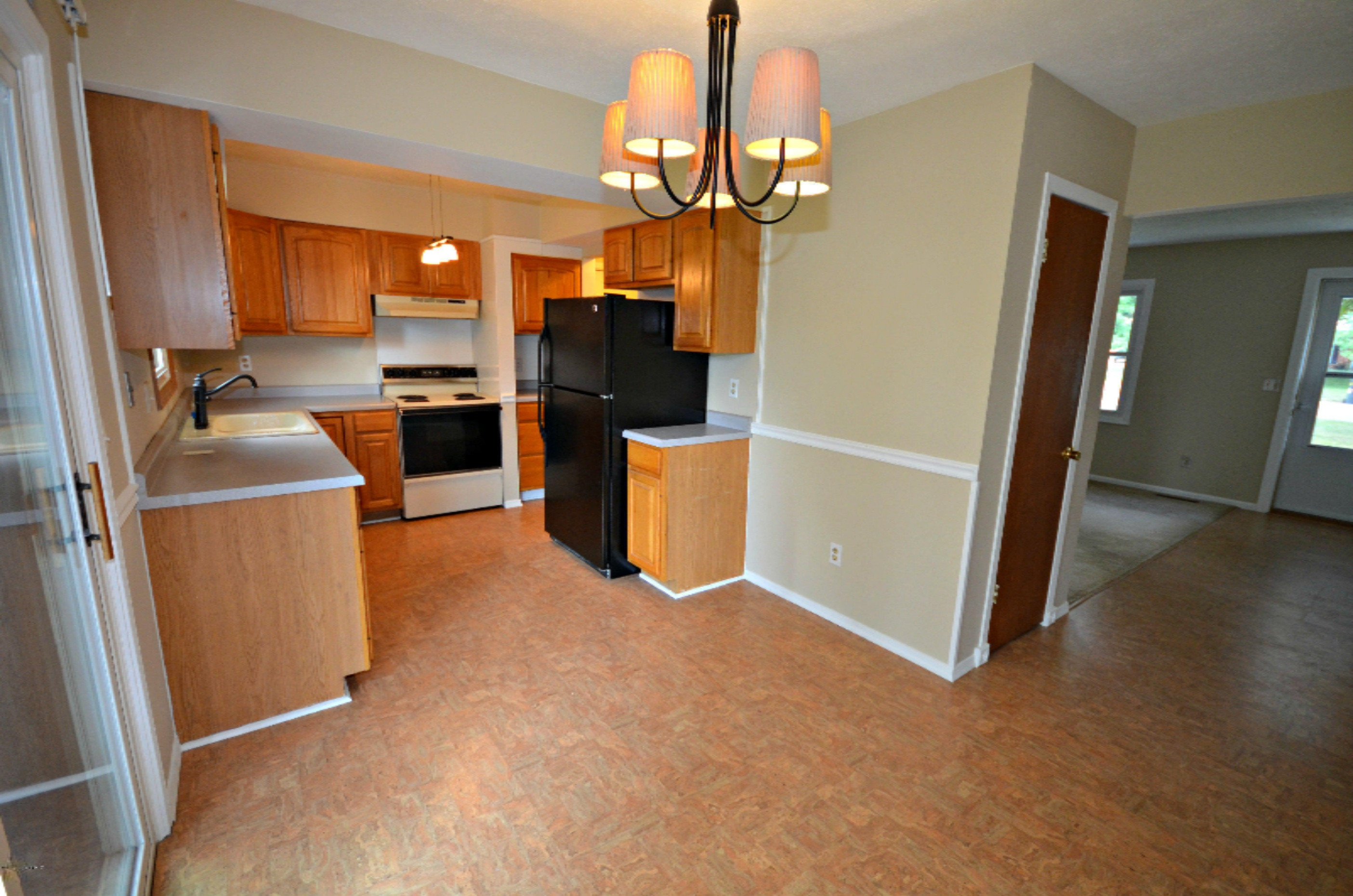 Kitchen & Dining