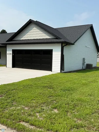 $330,000 | 438 4th Street, Wyndmere, ND 58081
