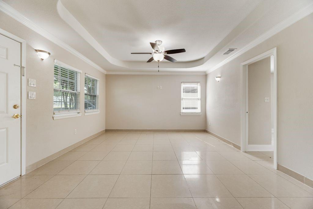 121 Dallas Drive Euless, TX 76039 - Photo 5 of 28