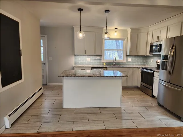 $2,800 | 24 Savi Avenue, Waterford, CT 06385