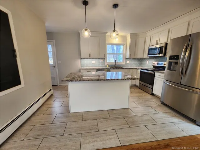 $2,800 | 24 Savi Avenue, Waterford, CT 06385