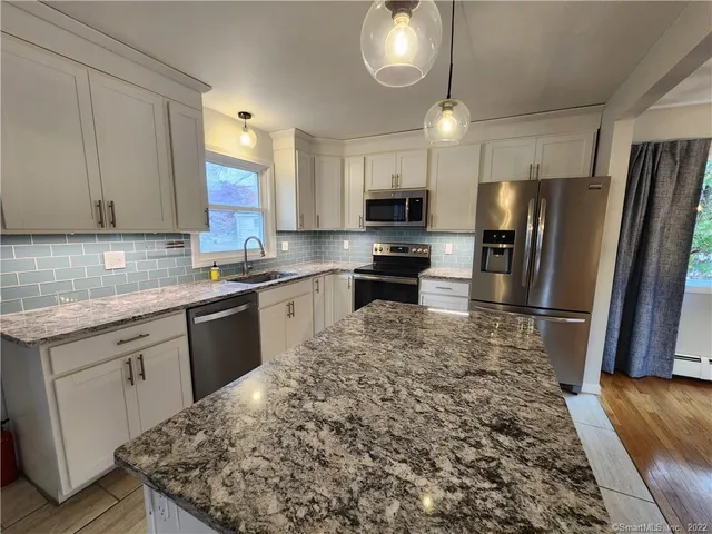 $2,800 | 24 Savi Avenue, Waterford, CT 06385