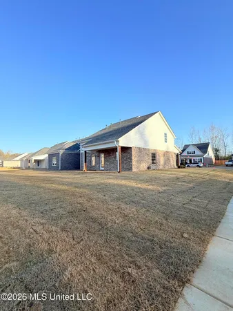 $383,250 | 6104 Hickory Pt Drive, Walls, MS 38680