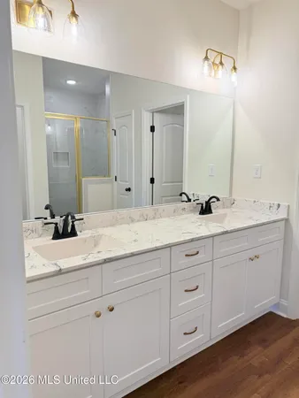 $383,250 | 6104 Hickory Pt Drive, Walls, MS 38680
