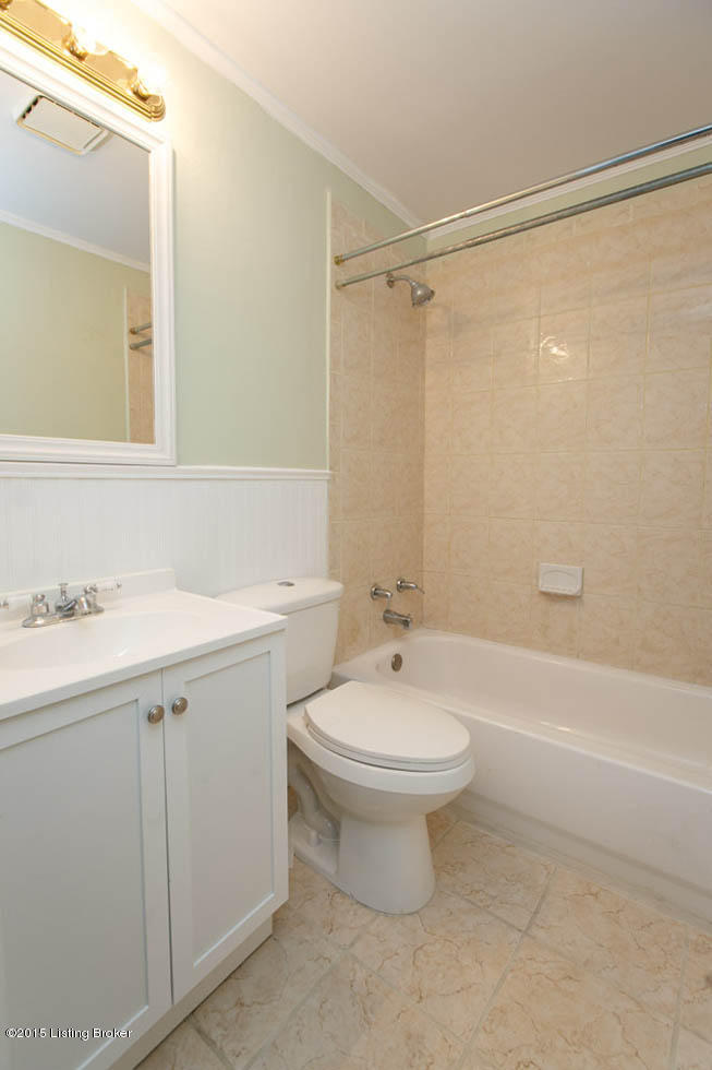 1808 Millgate Road Louisville, KY 40223 - Photo 17 of 29 3J8A7375
